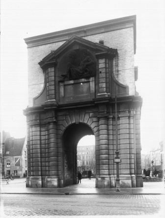 Waterpoort Gate in its second location in Sint-Jansvliet